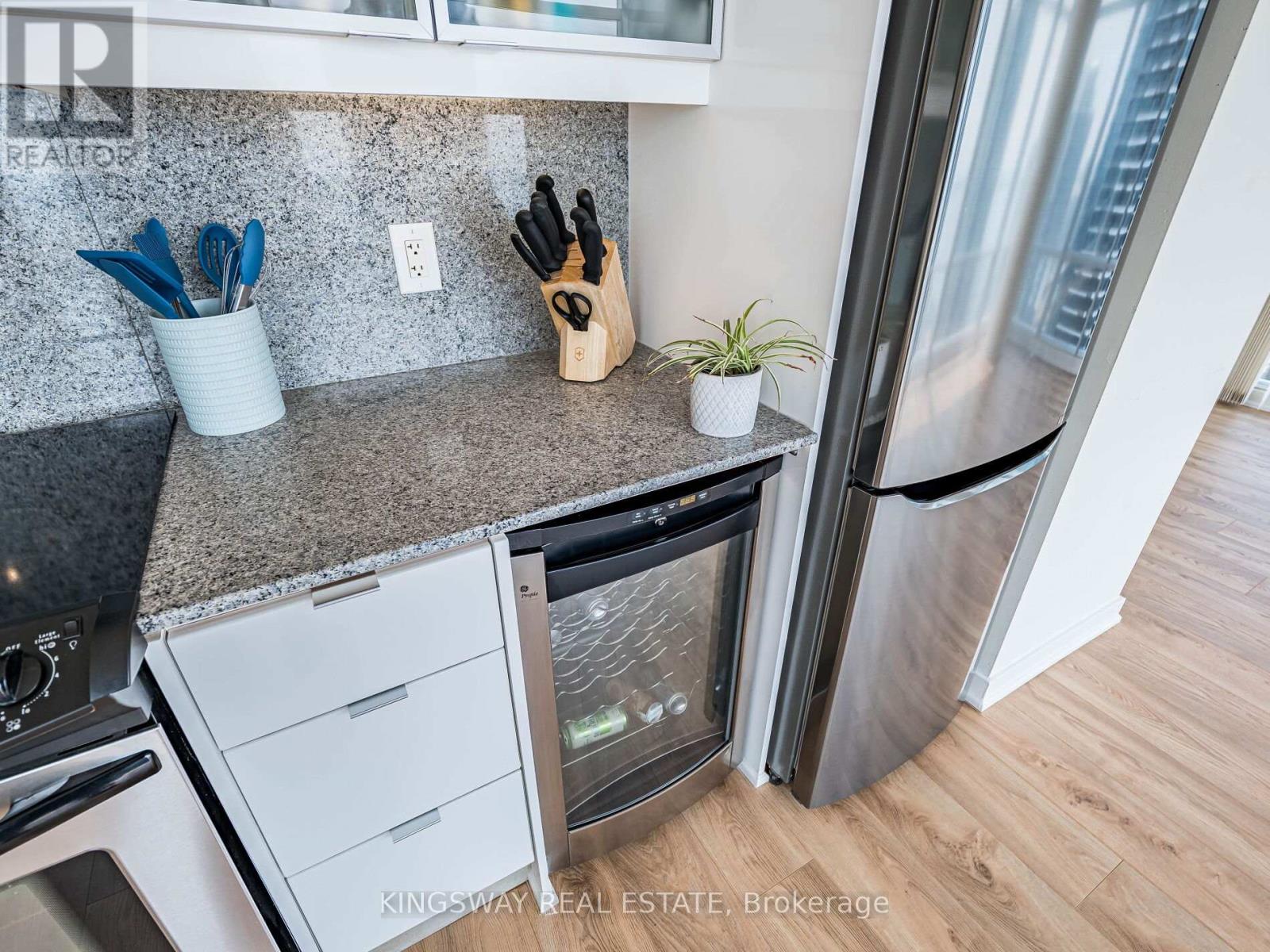 4206 - 25 Telegram Mews, Toronto, Ontario  M5V 3Z1 - Photo 13 - C12363531