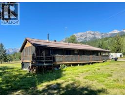 3049 95 Highway, golden, British Columbia