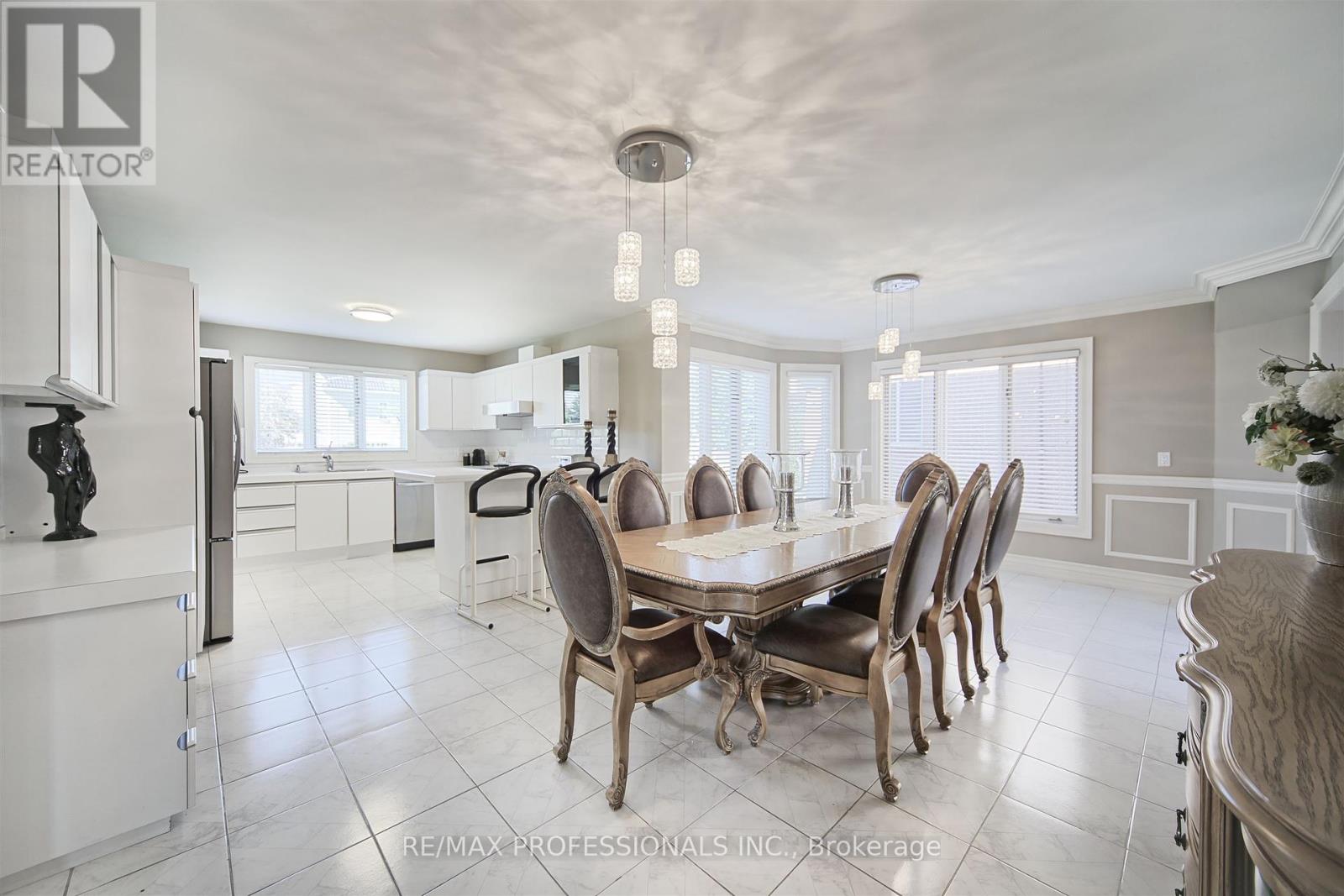33 Redberry Parkway, Toronto, Ontario  M6L 2J7 - Photo 10 - W12363523