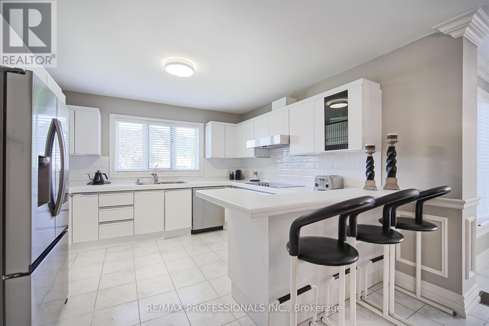 33 Redberry Parkway, Toronto, Ontario  M6L 2J7 - Photo 11 - W12363523