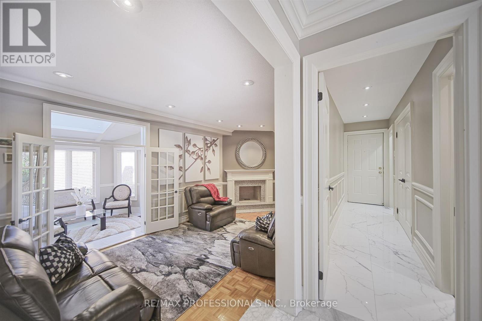 33 Redberry Parkway, Toronto, Ontario  M6L 2J7 - Photo 13 - W12363523