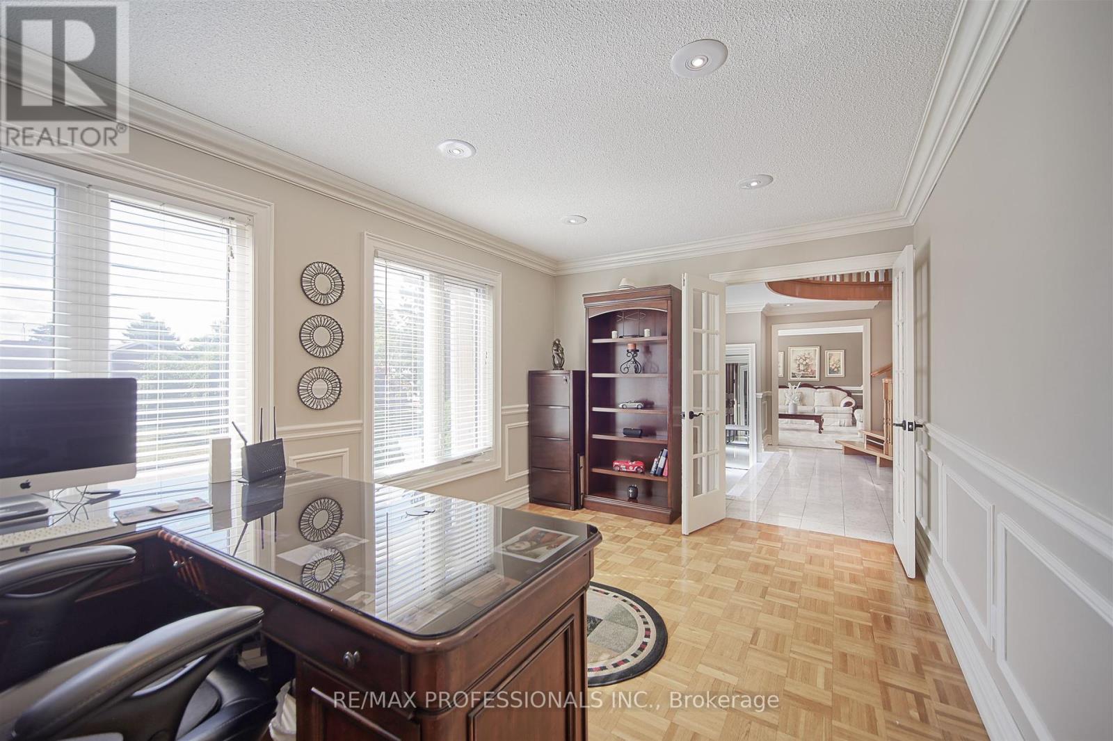 33 Redberry Parkway, Toronto, Ontario  M6L 2J7 - Photo 17 - W12363523