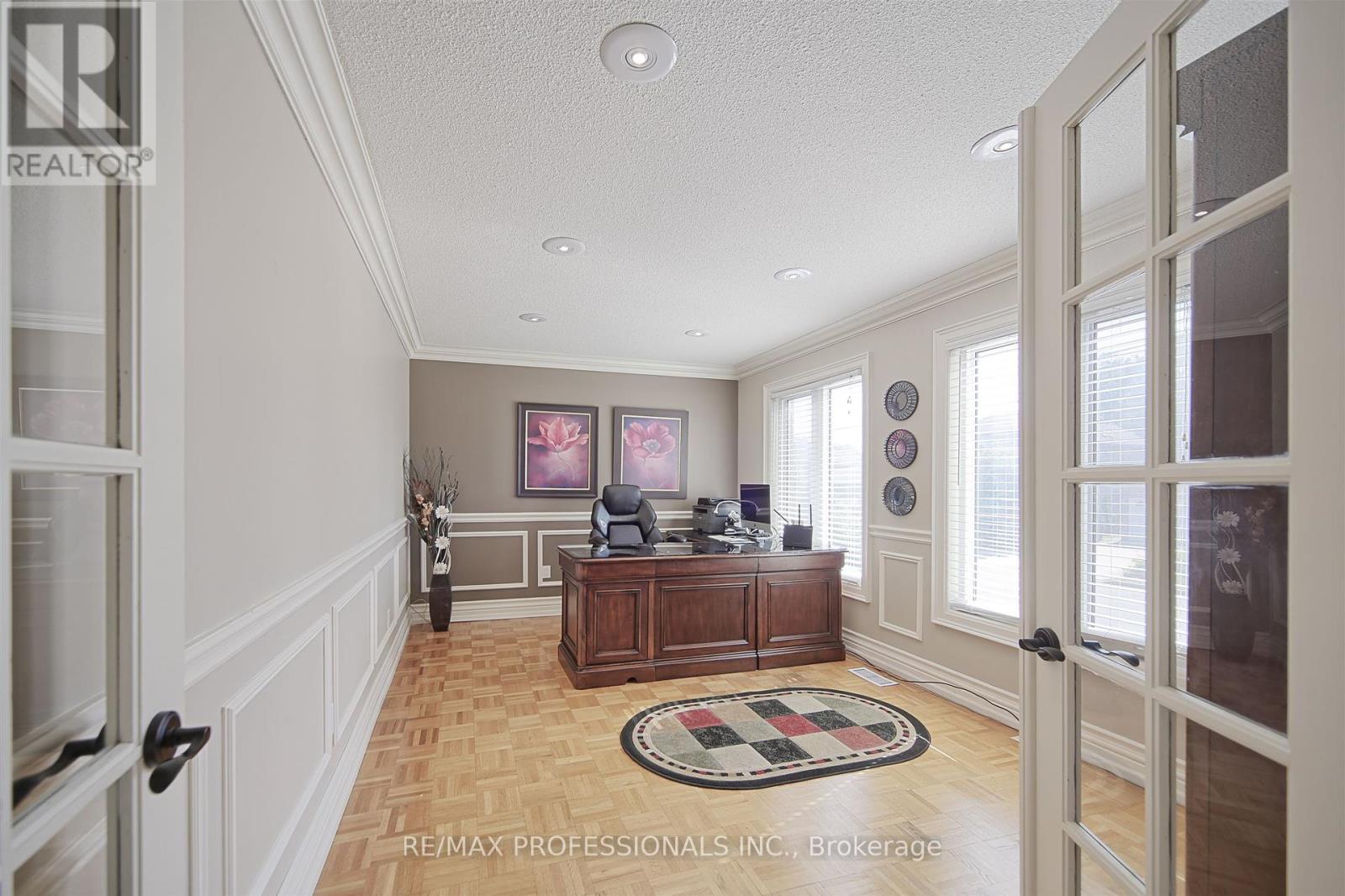 33 Redberry Parkway, Toronto, Ontario  M6L 2J7 - Photo 18 - W12363523