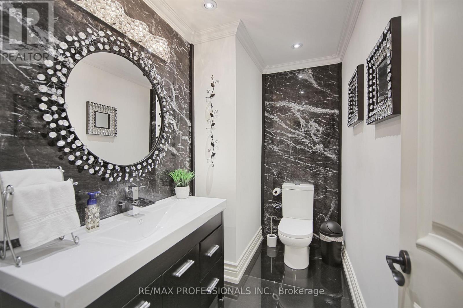 33 Redberry Parkway, Toronto, Ontario  M6L 2J7 - Photo 19 - W12363523