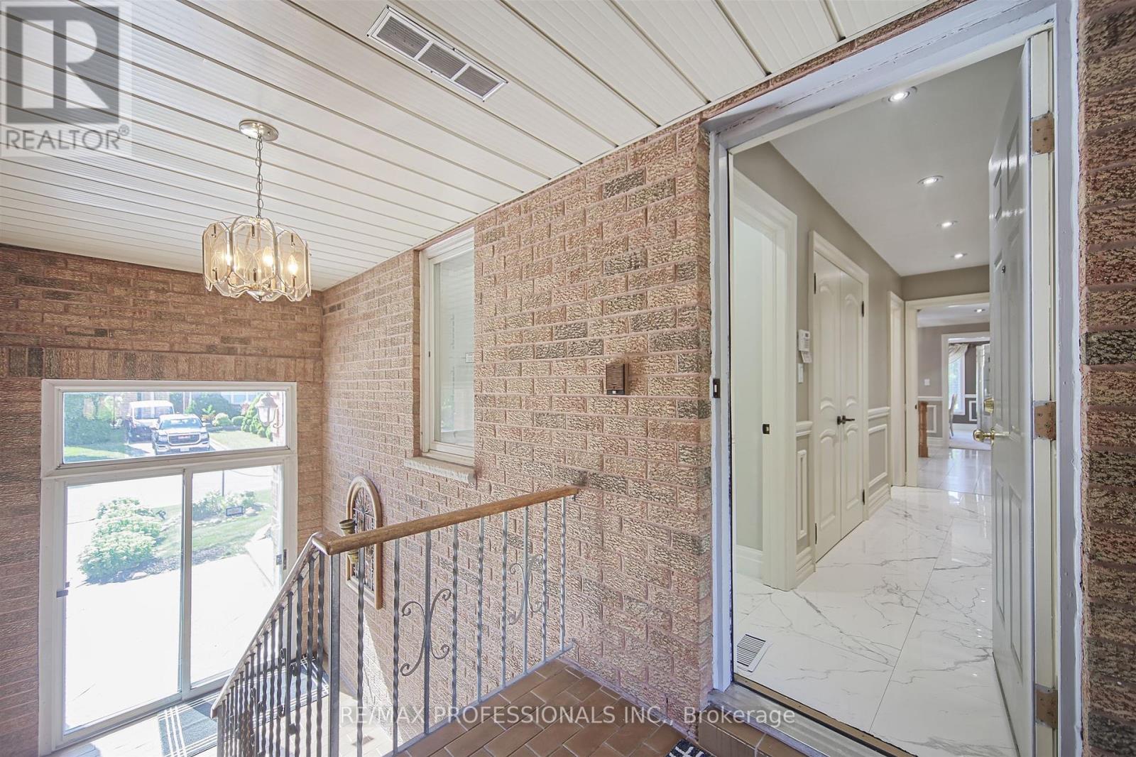 33 Redberry Parkway, Toronto, Ontario  M6L 2J7 - Photo 20 - W12363523