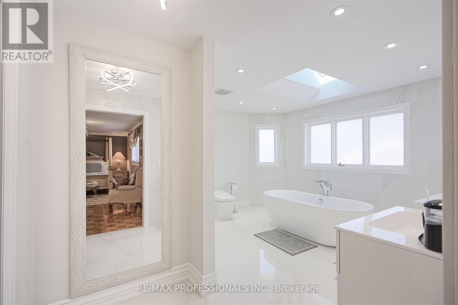 33 Redberry Parkway, Toronto, Ontario  M6L 2J7 - Photo 25 - W12363523