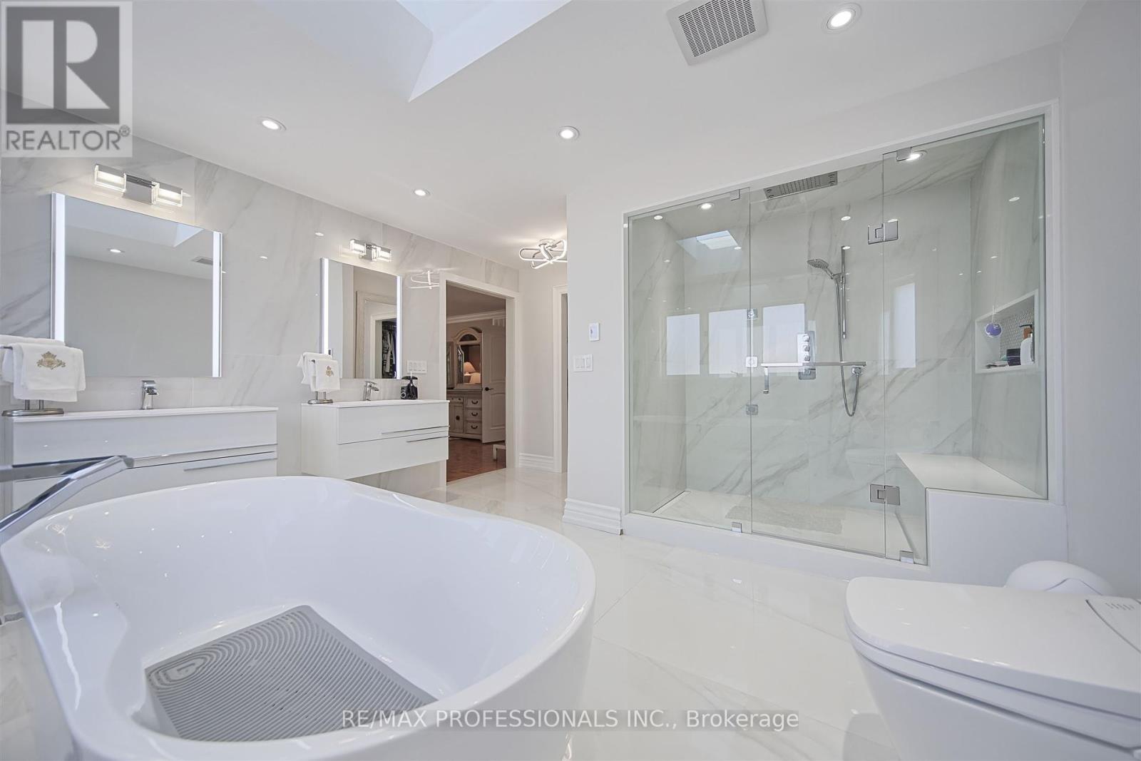 33 Redberry Parkway, Toronto, Ontario  M6L 2J7 - Photo 27 - W12363523