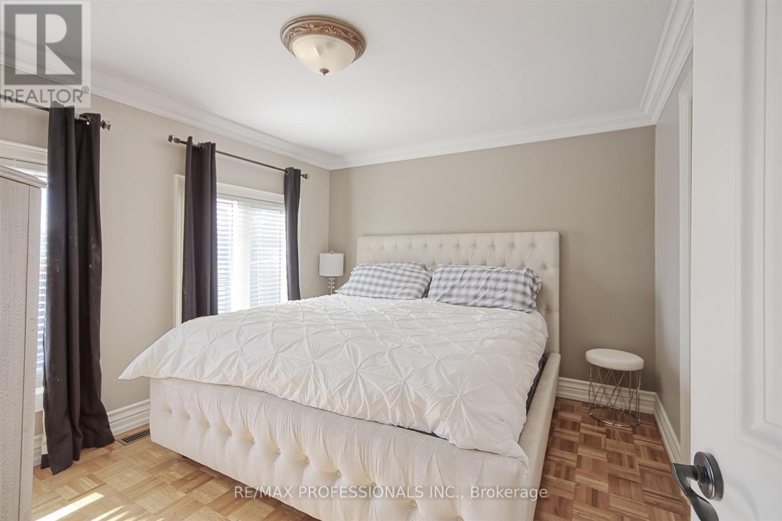 33 Redberry Parkway, Toronto, Ontario  M6L 2J7 - Photo 30 - W12363523