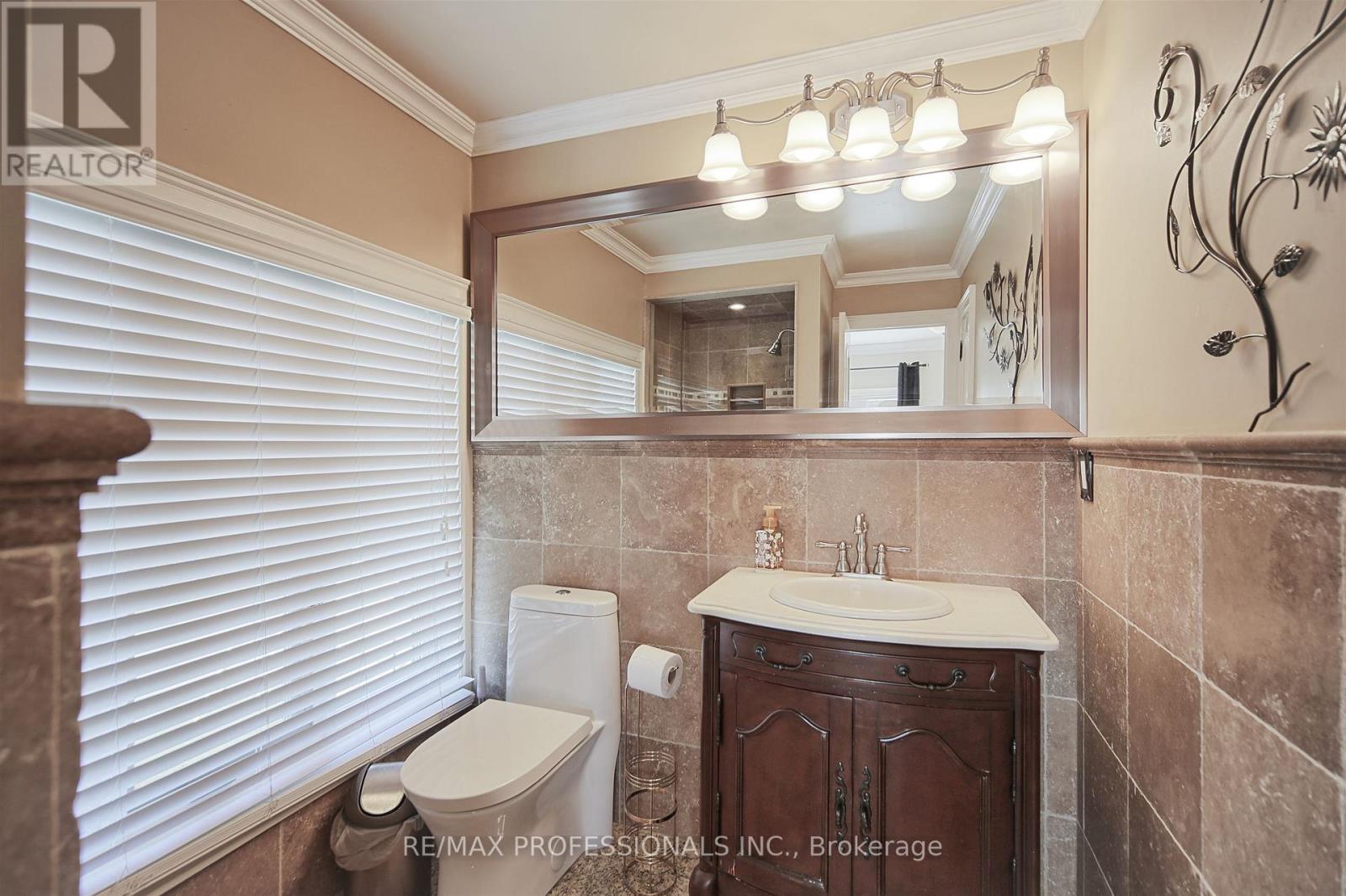 33 Redberry Parkway, Toronto, Ontario  M6L 2J7 - Photo 31 - W12363523