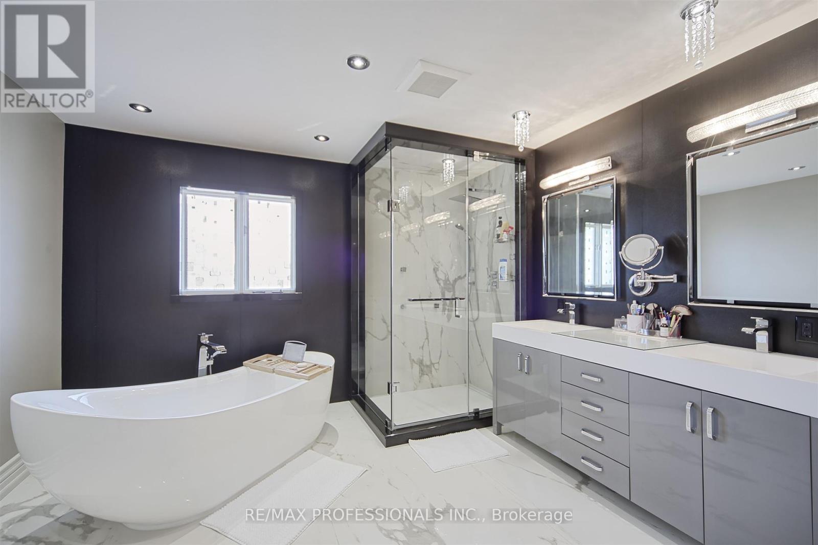 33 Redberry Parkway, Toronto, Ontario  M6L 2J7 - Photo 34 - W12363523