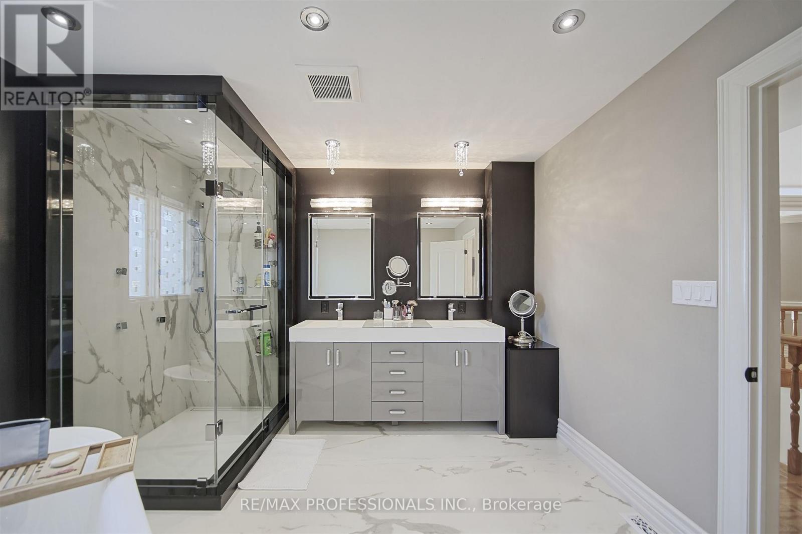 33 Redberry Parkway, Toronto, Ontario  M6L 2J7 - Photo 35 - W12363523