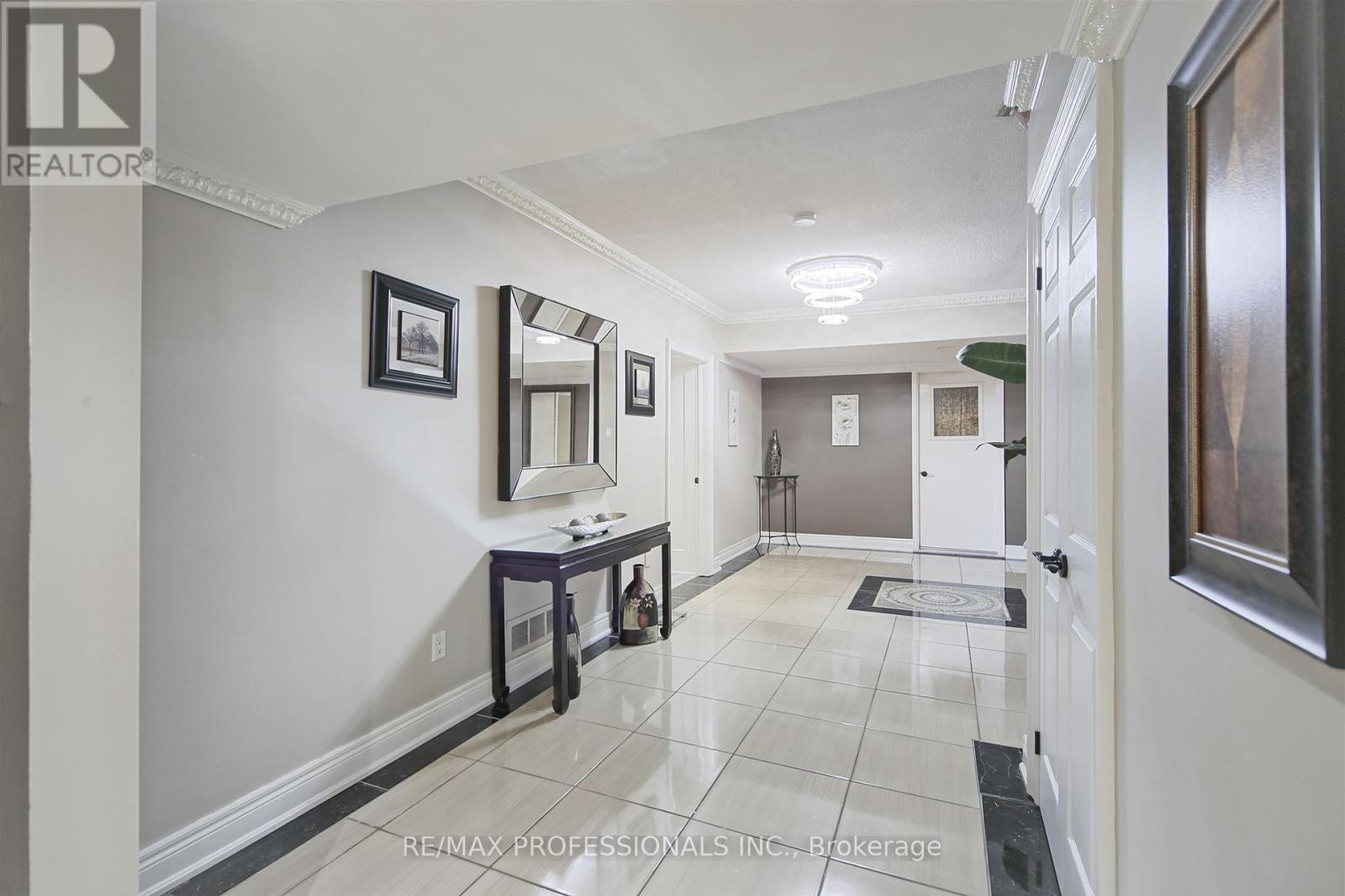 33 Redberry Parkway, Toronto, Ontario  M6L 2J7 - Photo 39 - W12363523