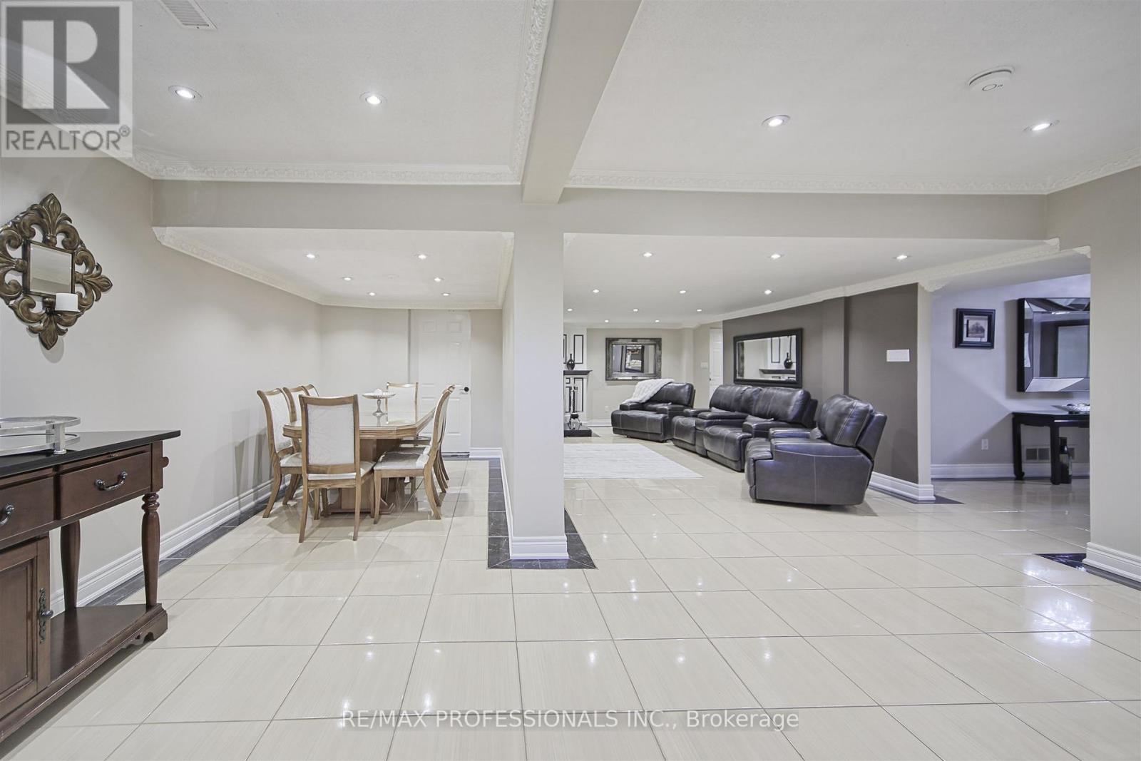 33 Redberry Parkway, Toronto, Ontario  M6L 2J7 - Photo 40 - W12363523