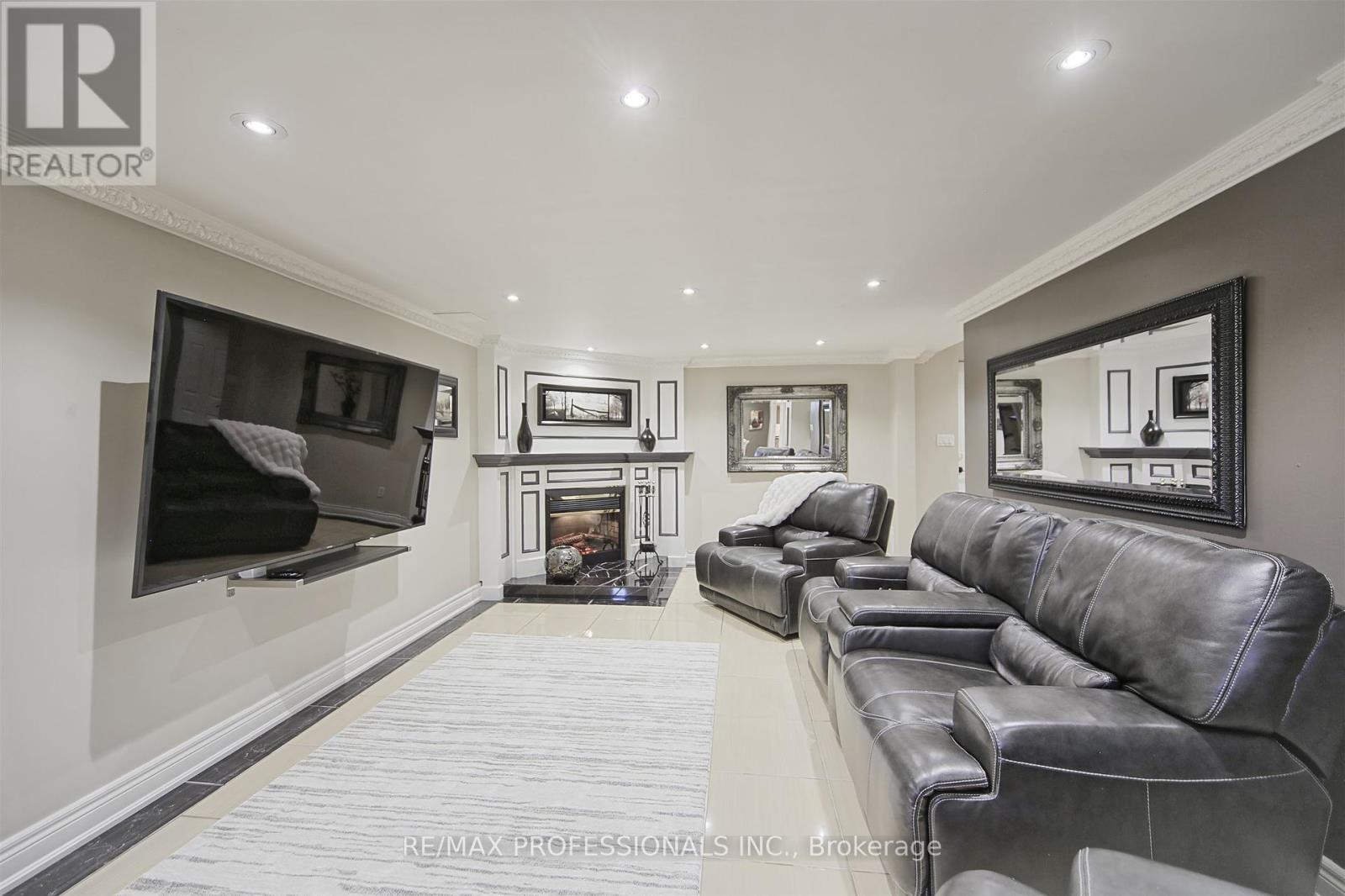 33 Redberry Parkway, Toronto, Ontario  M6L 2J7 - Photo 41 - W12363523