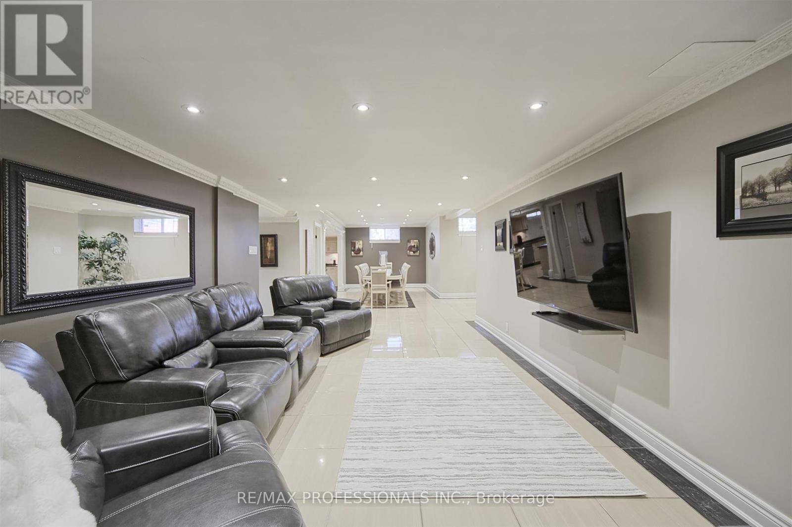 33 Redberry Parkway, Toronto, Ontario  M6L 2J7 - Photo 42 - W12363523