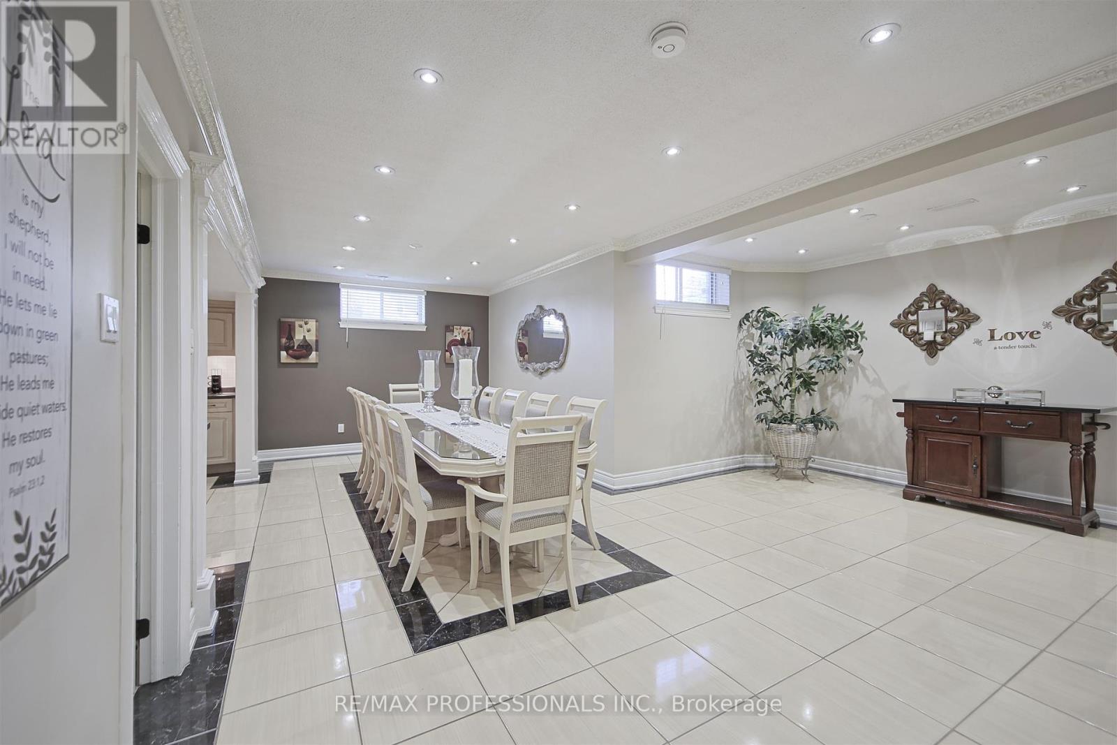 33 Redberry Parkway, Toronto, Ontario  M6L 2J7 - Photo 43 - W12363523