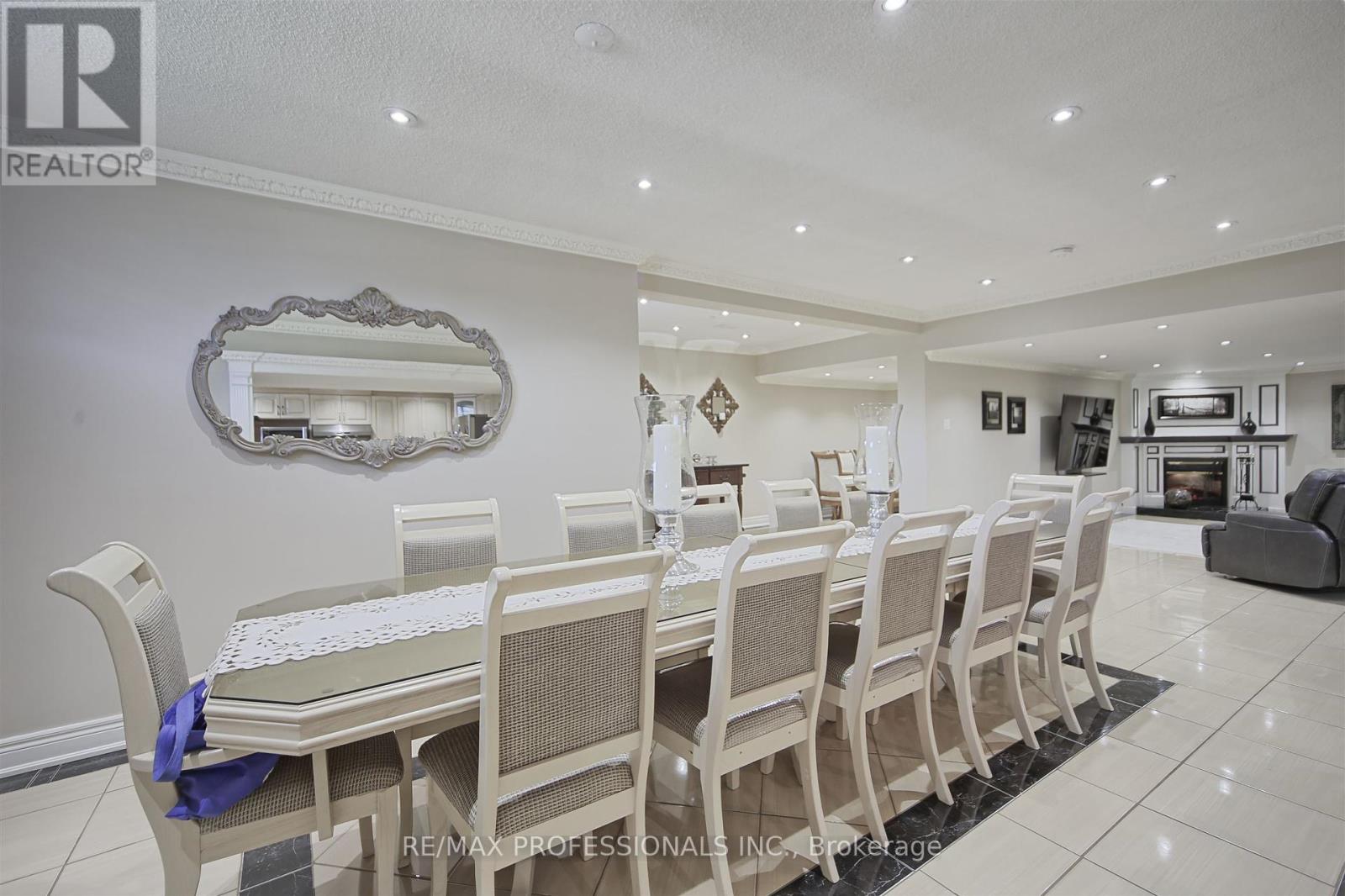 33 Redberry Parkway, Toronto, Ontario  M6L 2J7 - Photo 44 - W12363523