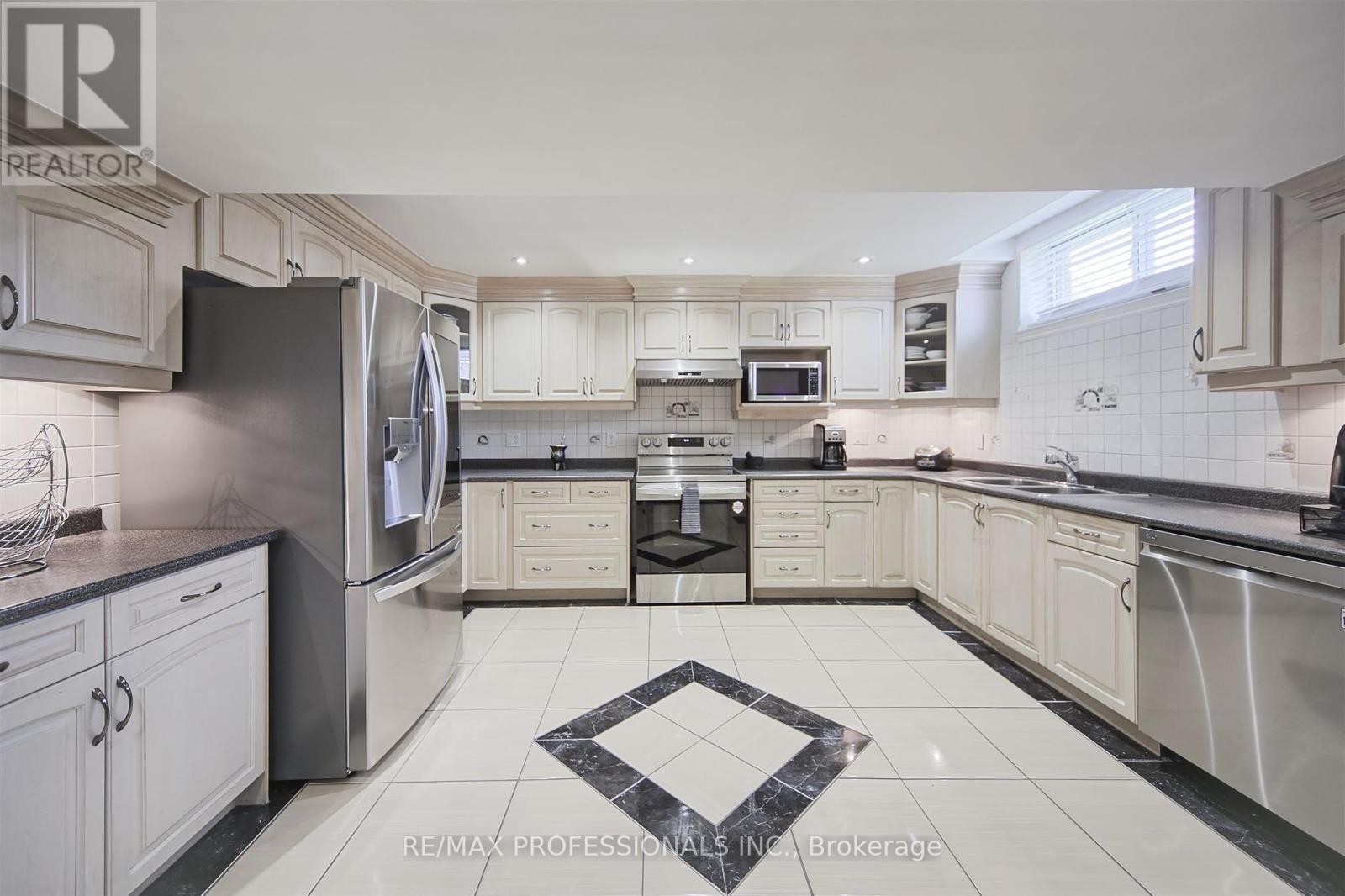 33 Redberry Parkway, Toronto, Ontario  M6L 2J7 - Photo 45 - W12363523