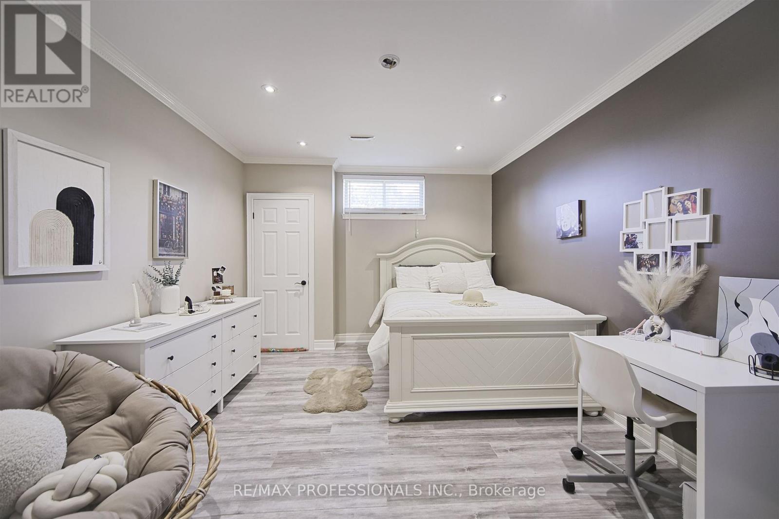 33 Redberry Parkway, Toronto, Ontario  M6L 2J7 - Photo 46 - W12363523