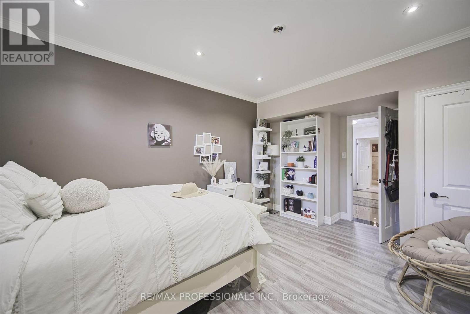 33 Redberry Parkway, Toronto, Ontario  M6L 2J7 - Photo 47 - W12363523