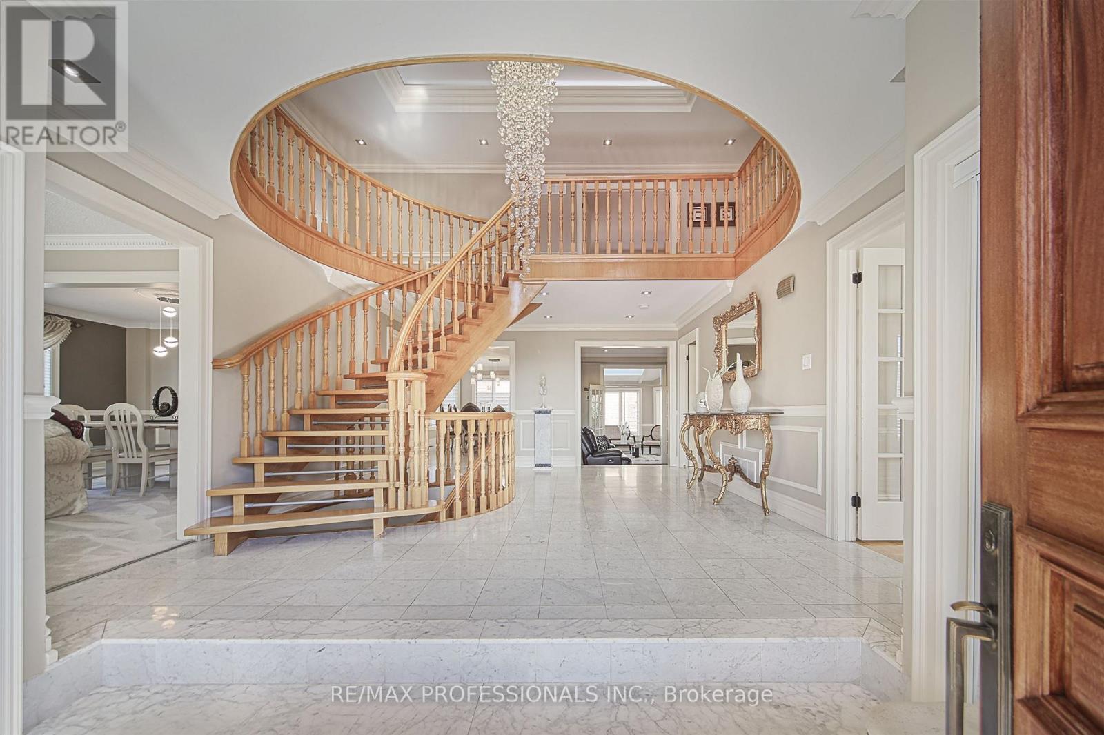 33 Redberry Parkway, Toronto (Maple Leaf), Ontario  M6L 2J7 - Photo 5 - W12363523