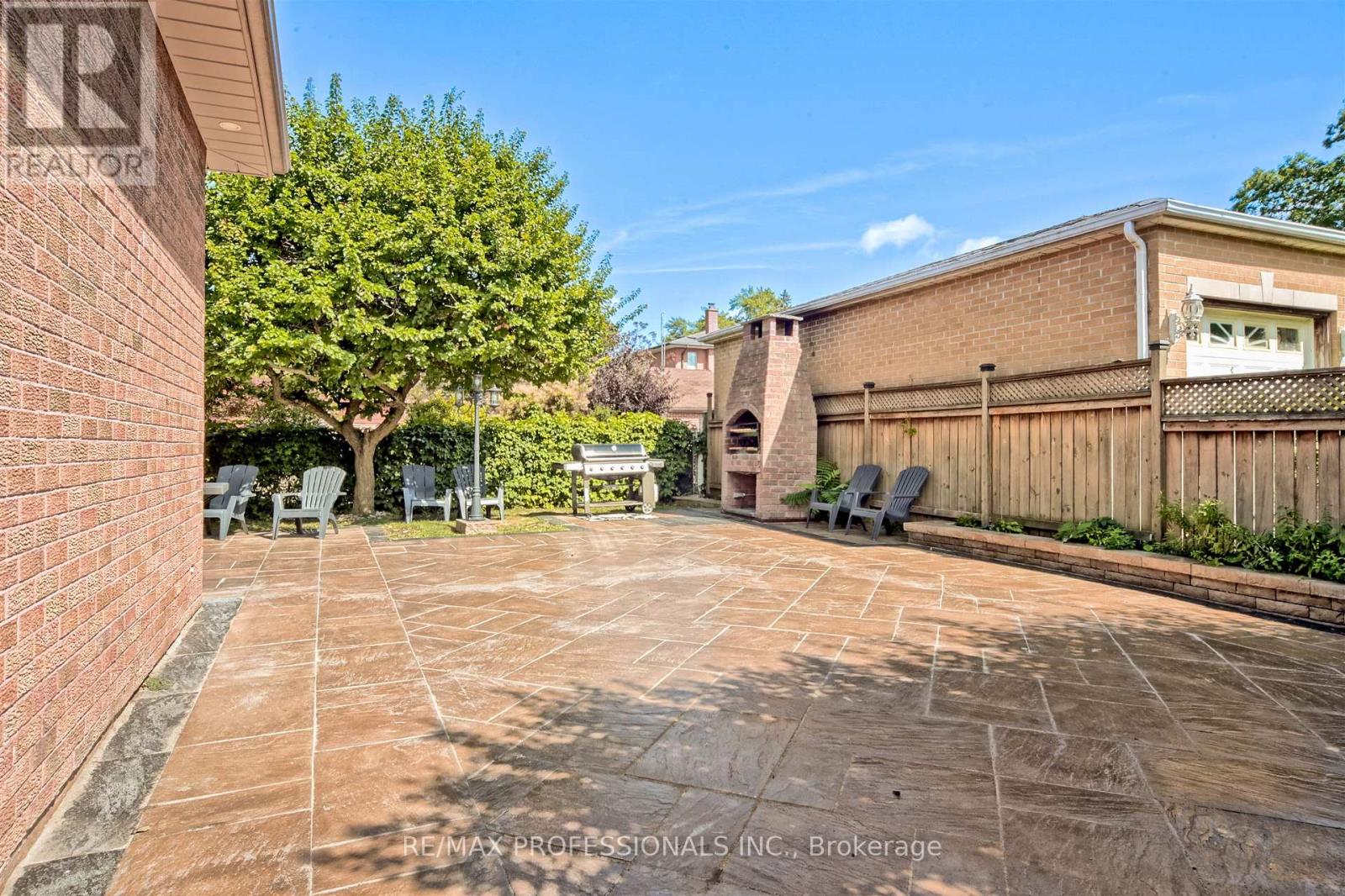 33 Redberry Parkway, Toronto, Ontario  M6L 2J7 - Photo 50 - W12363523