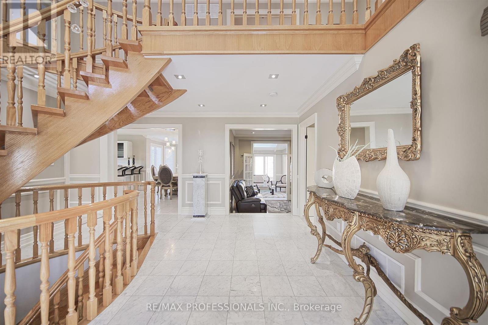 33 Redberry Parkway, Toronto, Ontario  M6L 2J7 - Photo 6 - W12363523