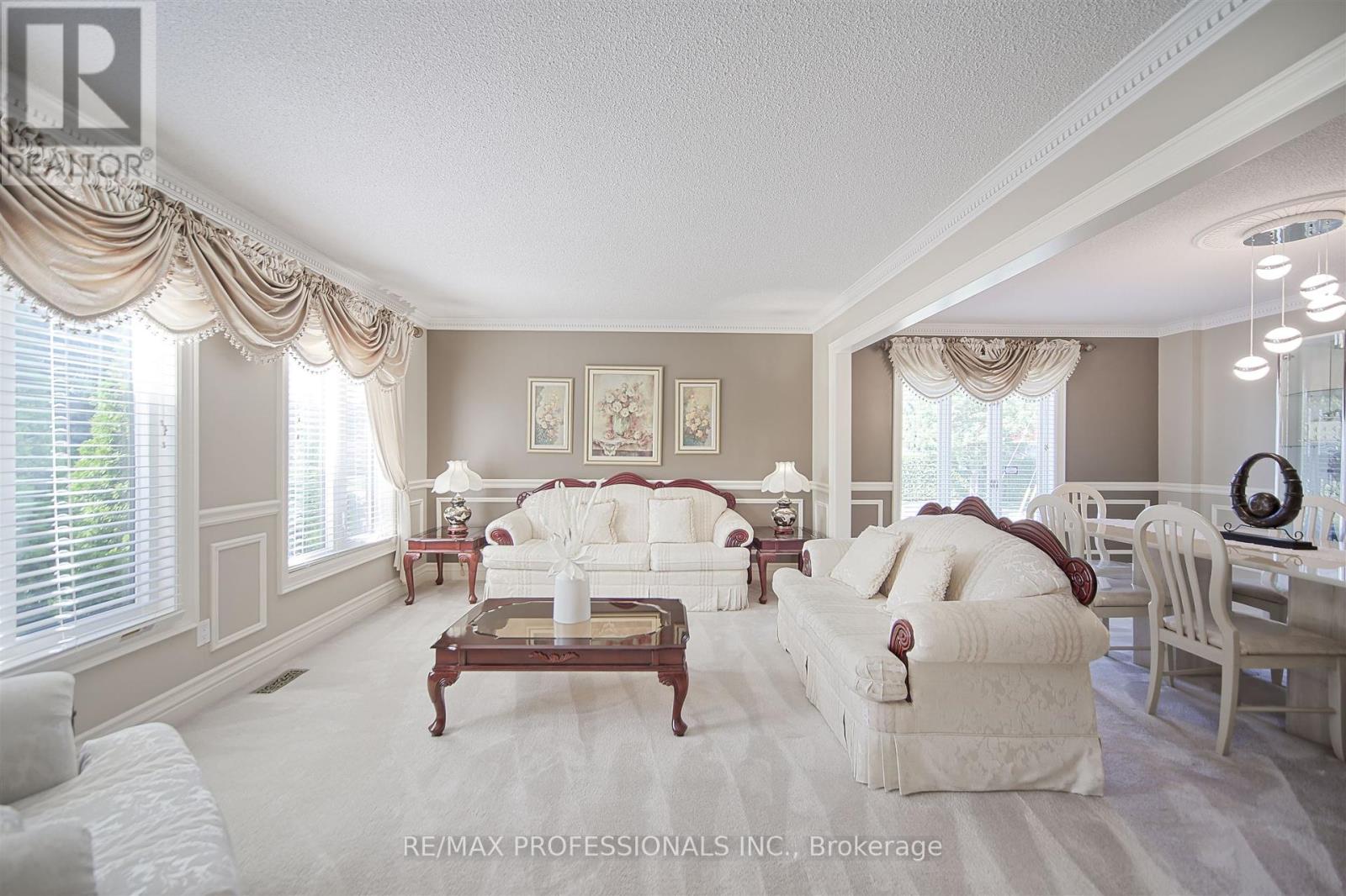 33 Redberry Parkway, Toronto, Ontario  M6L 2J7 - Photo 7 - W12363523