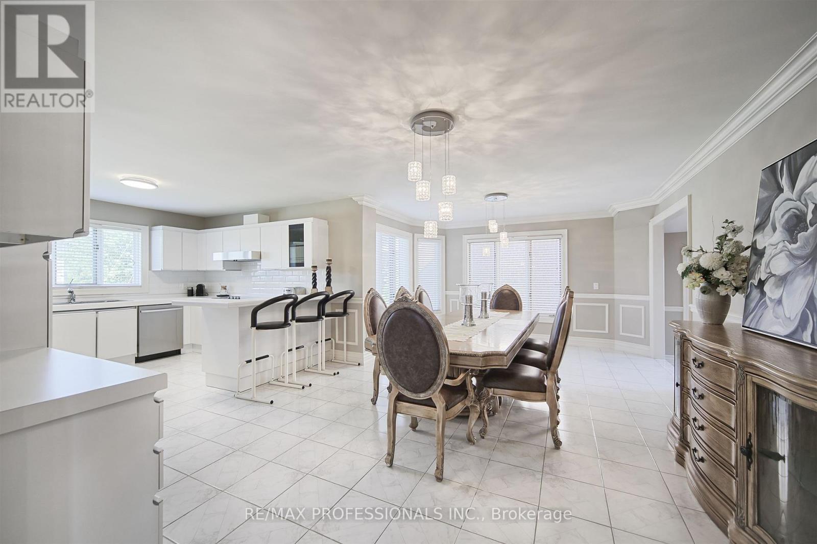 33 Redberry Parkway, Toronto, Ontario  M6L 2J7 - Photo 9 - W12363523