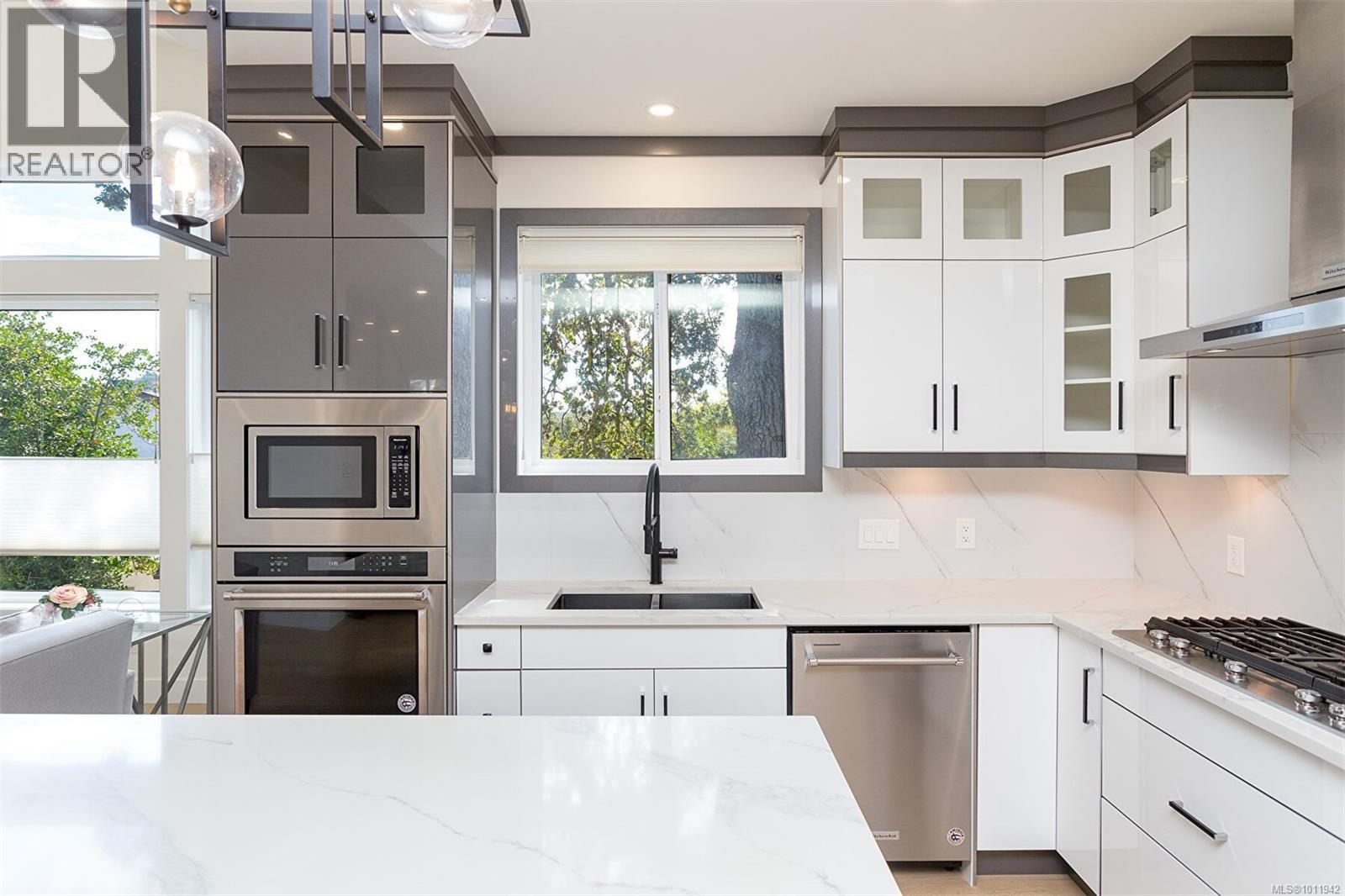 3595 Cedar Hill Rd, Saanich, British Columbia  V8P 3Z1 - Photo 24 - 1011942