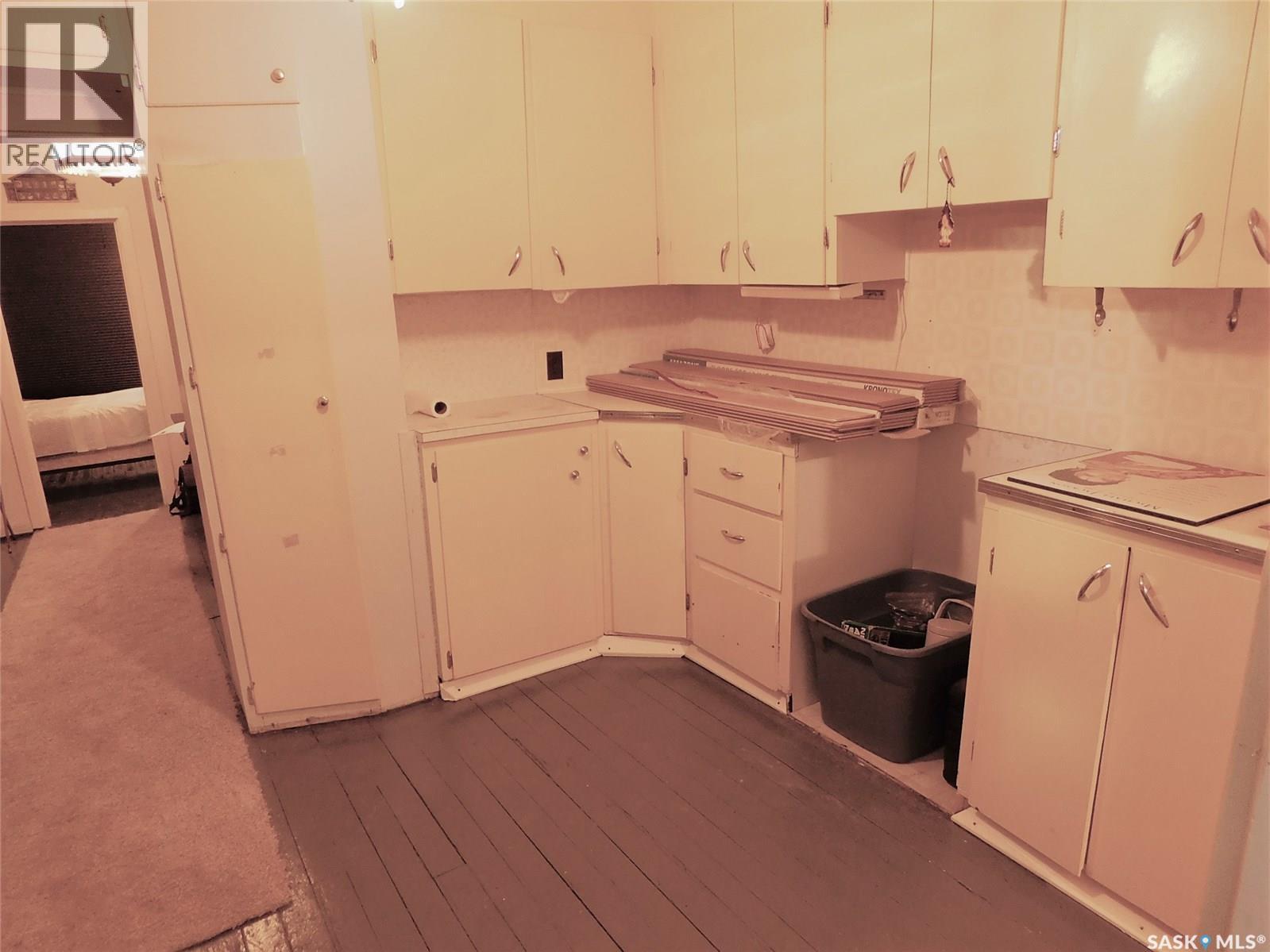 214 2nd Street E, Lafleche, Saskatchewan  S0H 3R0 - Photo 5 - SK995963