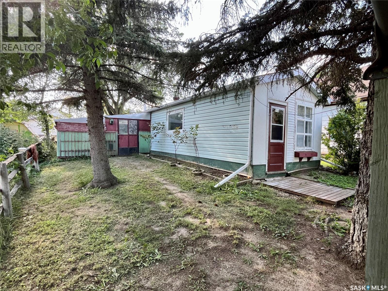 214 2nd Street E, Lafleche, Saskatchewan  S0H 3R0 - Photo 17 - SK995963
