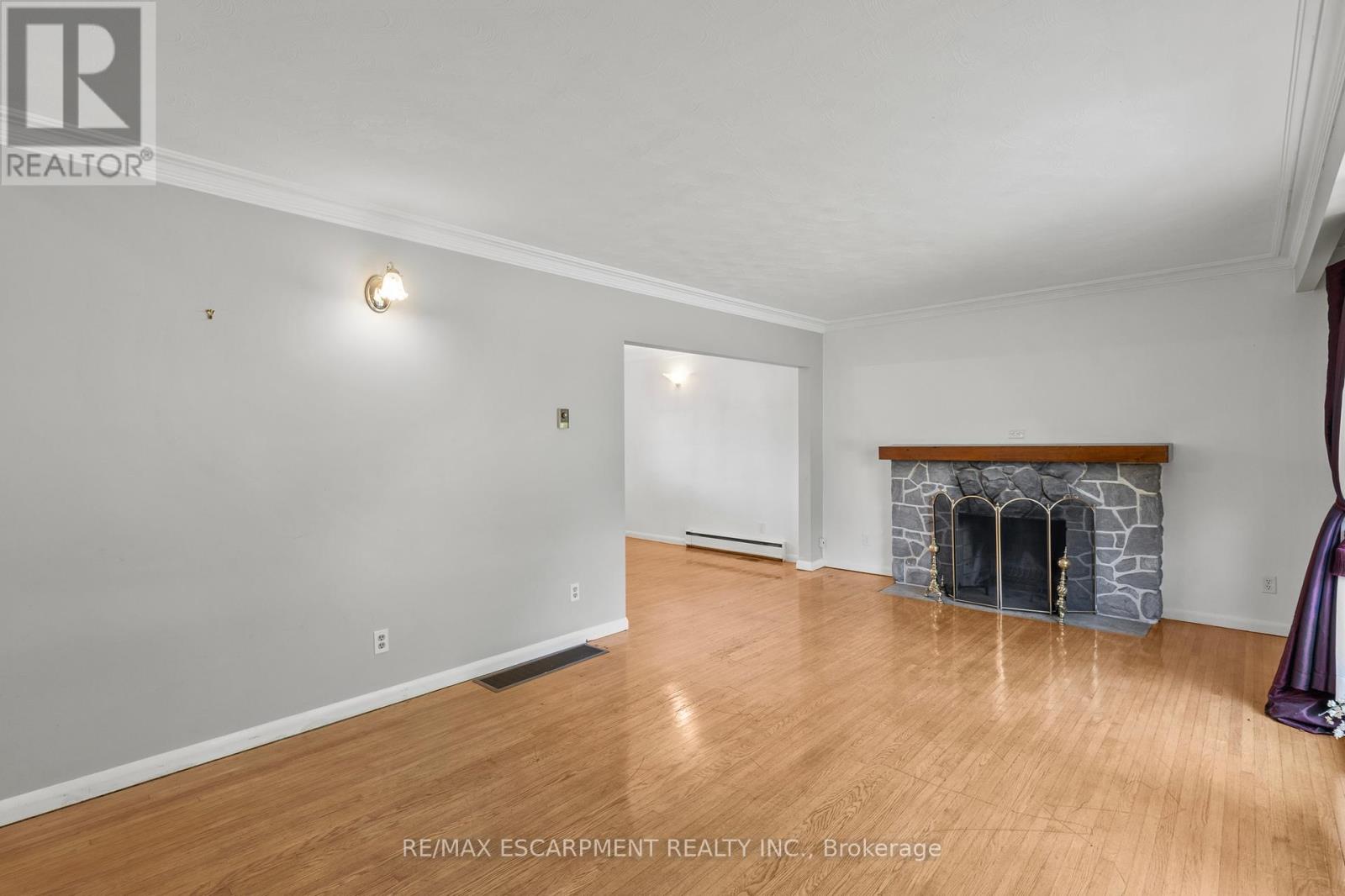 3050 Woodward Avenue, Burlington, Ontario  L7N 2M2 - Photo 8 - W12363568
