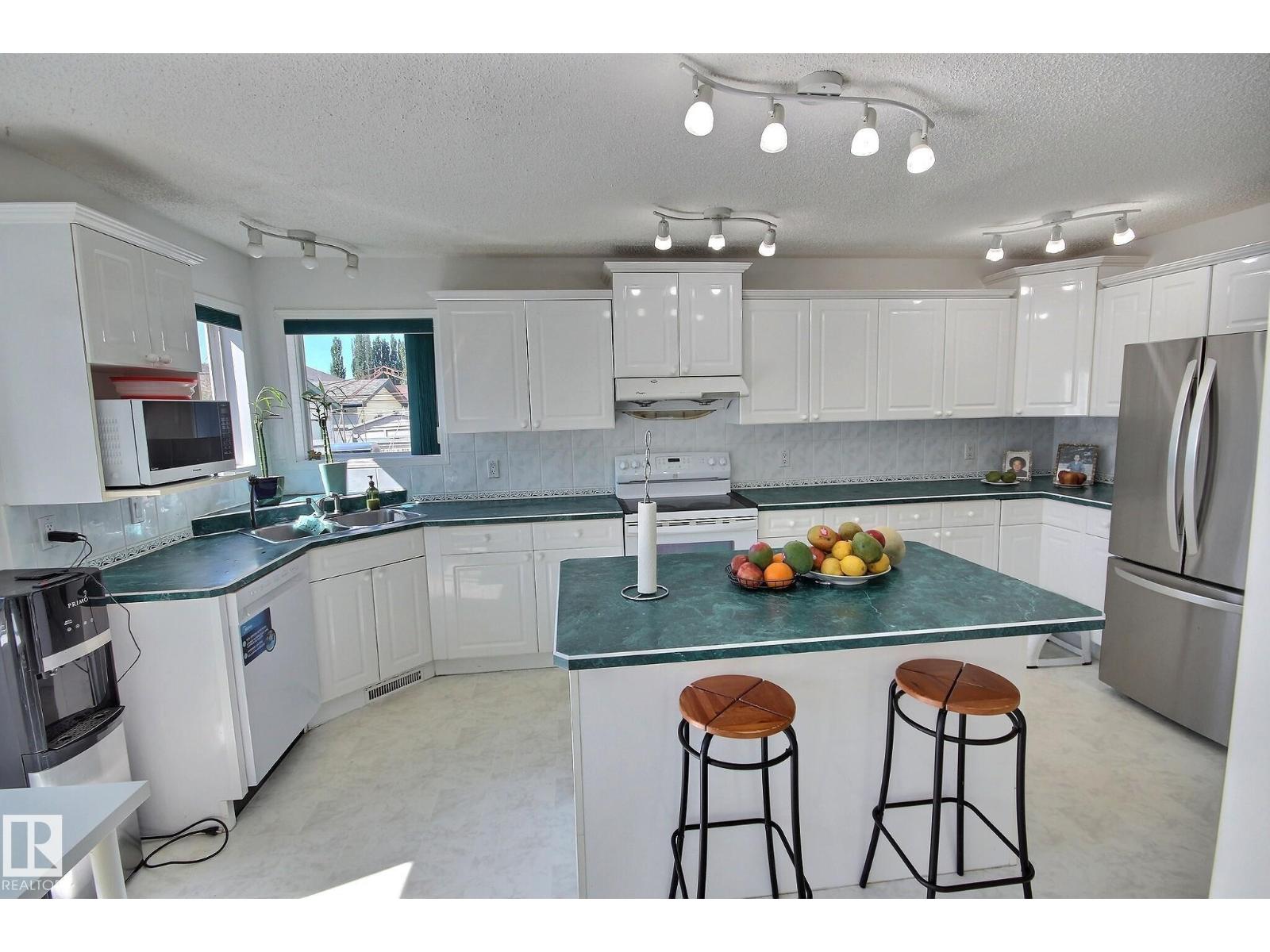 Property at 1233 GILLESPIE CR NW image 4