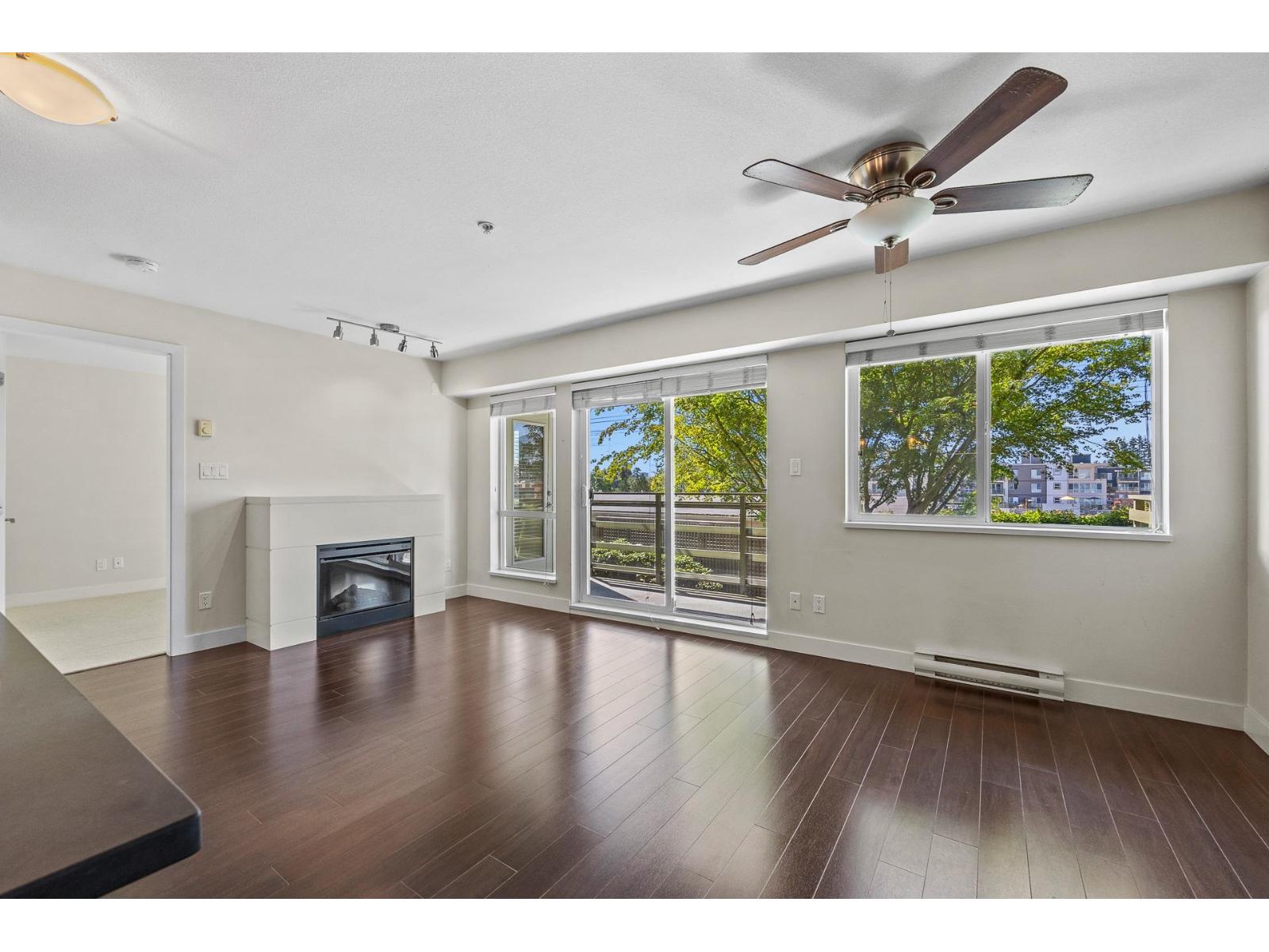 Property at 363 15850 26 AVENUE image 4