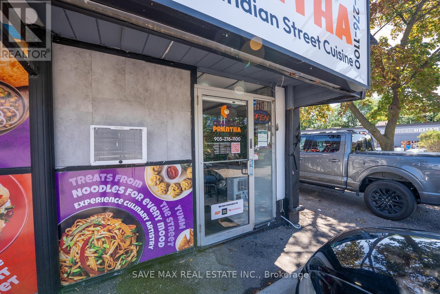1212 Dundas Street W, Mississauga, Ontario  L5C 1E2 - Photo 11 - W12363594