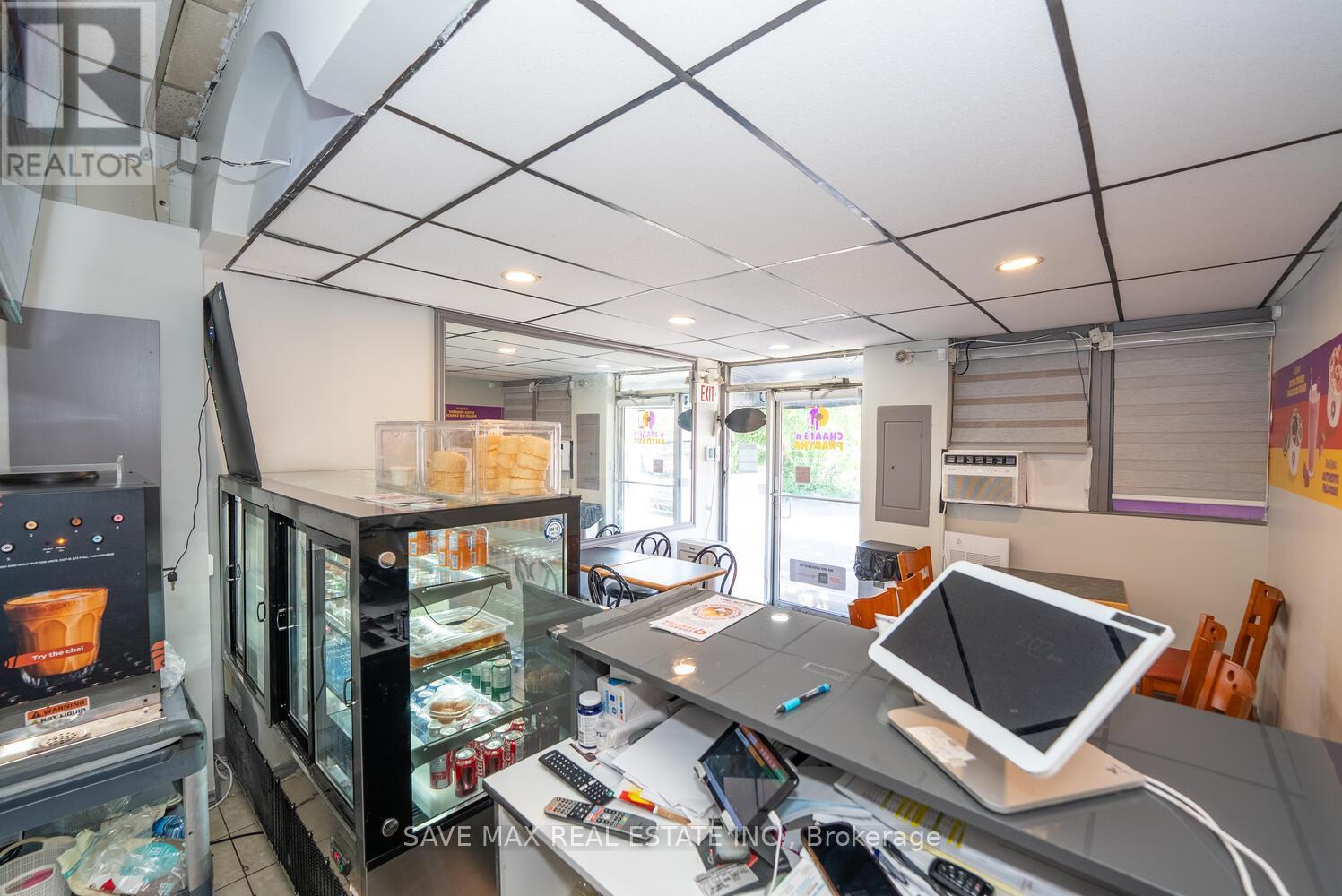 1212 Dundas Street W, Mississauga, Ontario  L5C 1E2 - Photo 17 - W12363594