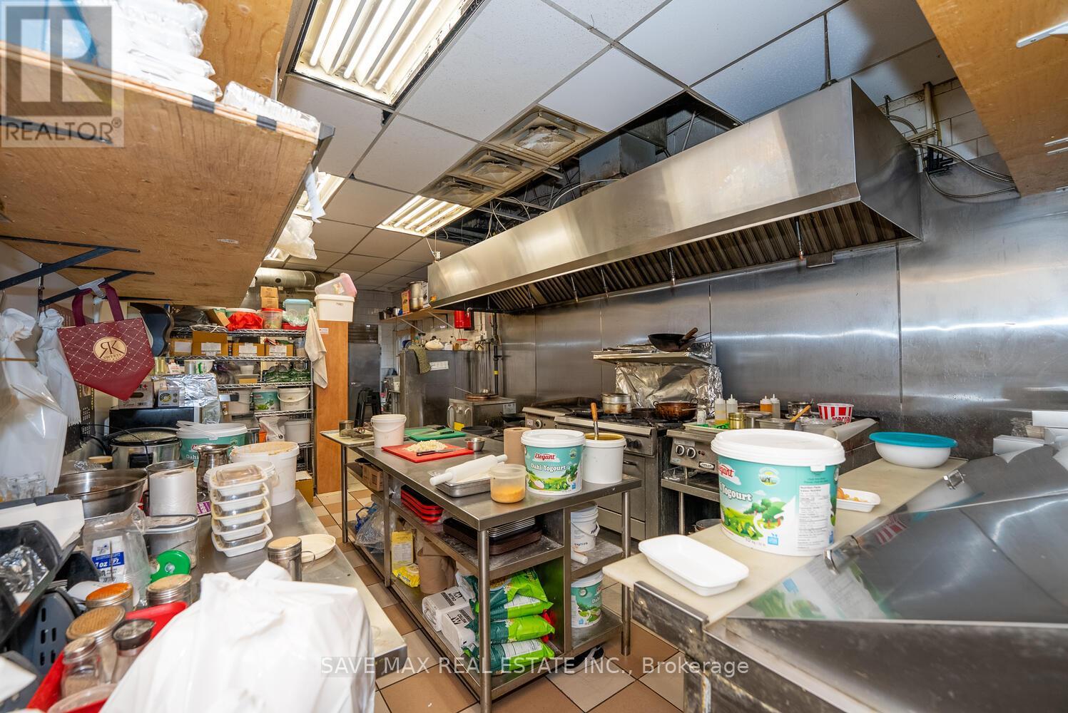 1212 Dundas Street W, Mississauga, Ontario  L5C 1E2 - Photo 18 - W12363594