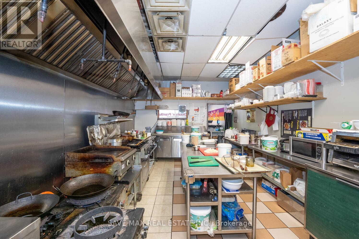 1212 Dundas Street W, Mississauga, Ontario  L5C 1E2 - Photo 21 - W12363594