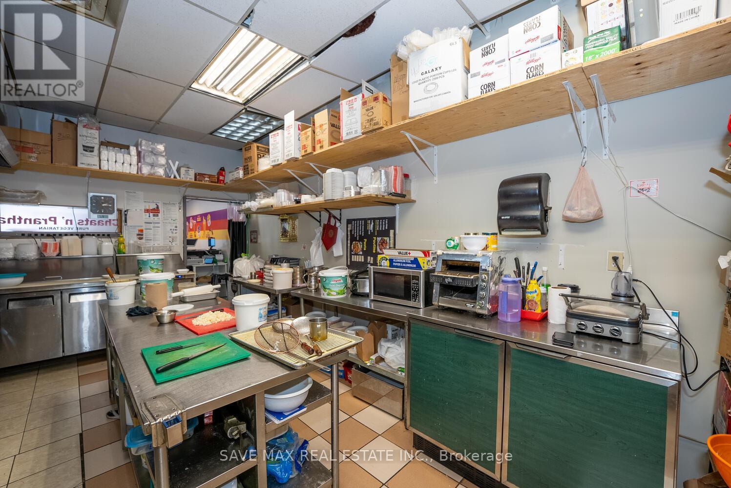 1212 Dundas Street W, Mississauga, Ontario  L5C 1E2 - Photo 22 - W12363594