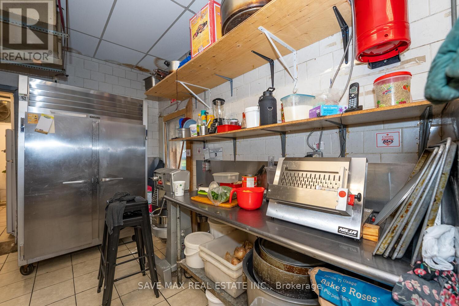 1212 Dundas Street W, Mississauga, Ontario  L5C 1E2 - Photo 25 - W12363594