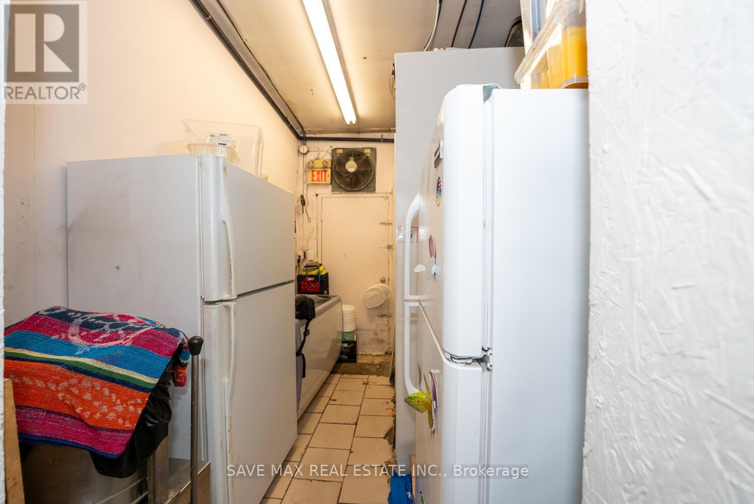 1212 Dundas Street W, Mississauga, Ontario  L5C 1E2 - Photo 26 - W12363594