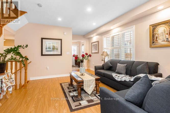 7148 Village Walk, Mississauga, Ontario  L5W 1X2 - Photo 12 - W12363624