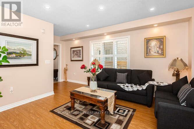 7148 Village Walk, Mississauga, Ontario  L5W 1X2 - Photo 14 - W12363624