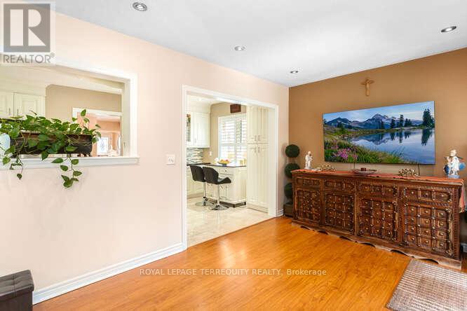 7148 Village Walk, Mississauga, Ontario  L5W 1X2 - Photo 21 - W12363624