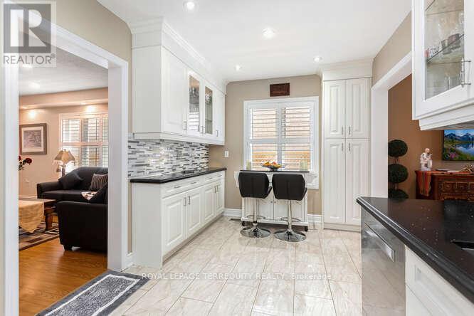 7148 Village Walk, Mississauga, Ontario  L5W 1X2 - Photo 25 - W12363624