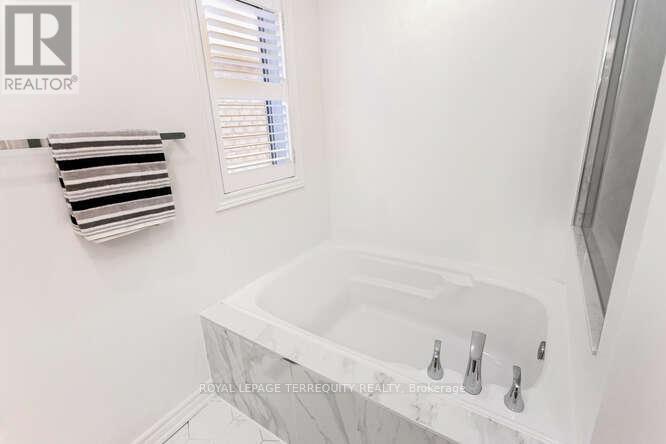 7148 Village Walk, Mississauga, Ontario  L5W 1X2 - Photo 31 - W12363624