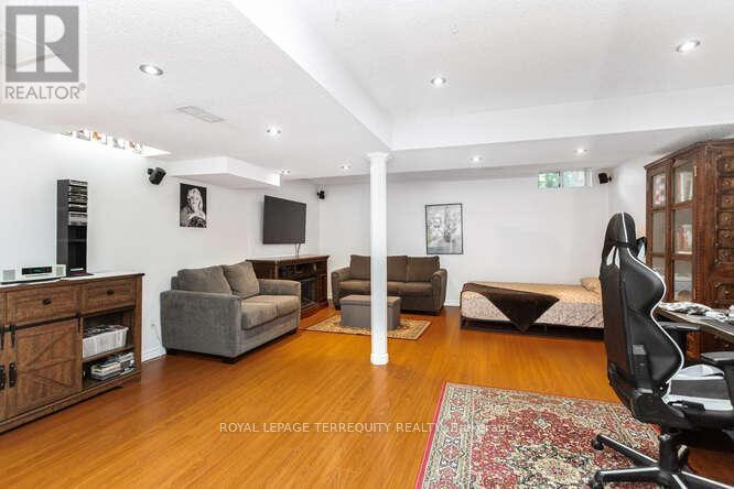 7148 Village Walk, Mississauga, Ontario  L5W 1X2 - Photo 40 - W12363624