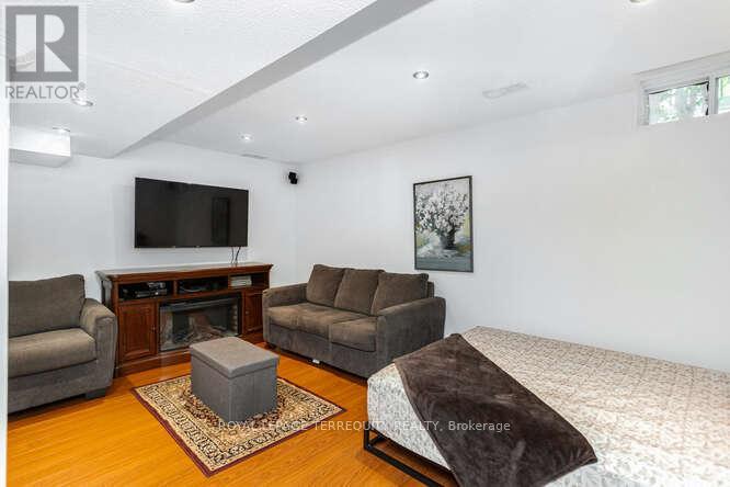 7148 Village Walk, Mississauga, Ontario  L5W 1X2 - Photo 41 - W12363624