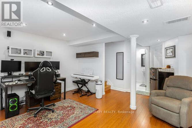 7148 Village Walk, Mississauga, Ontario  L5W 1X2 - Photo 45 - W12363624